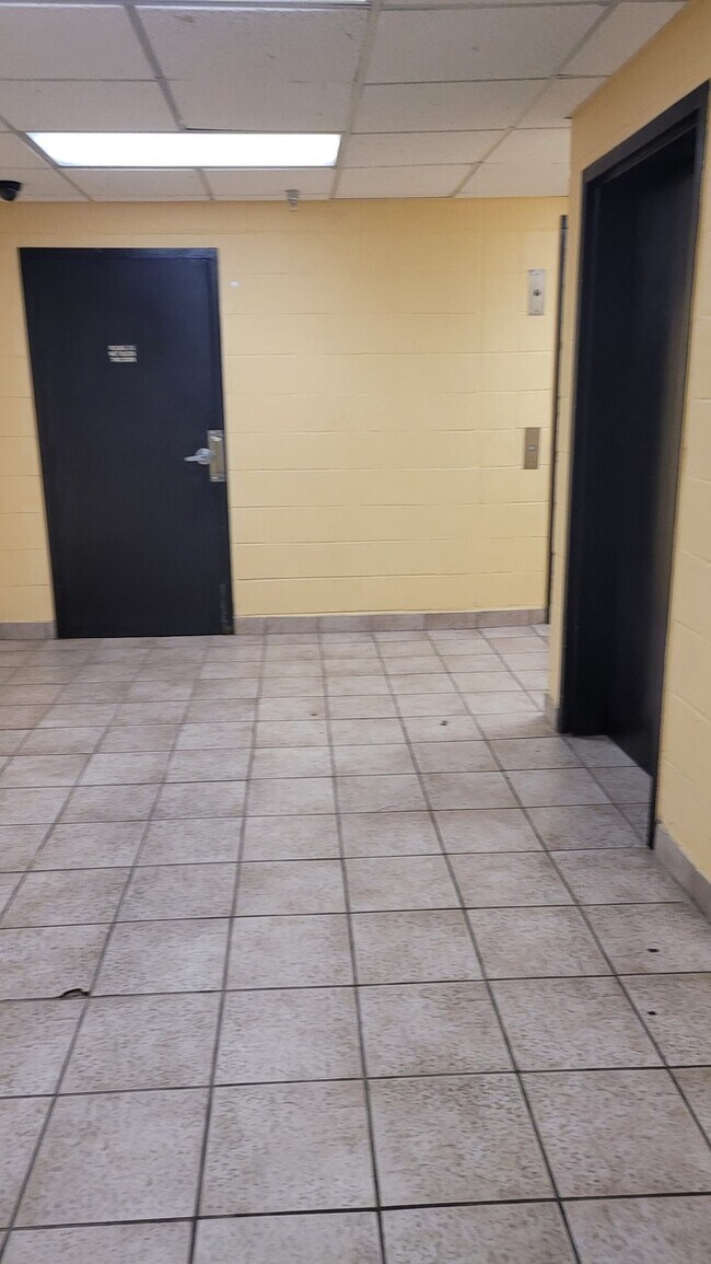 Building Photo - 2 bedroom 2 bath Condo in Lenox Heights, o...