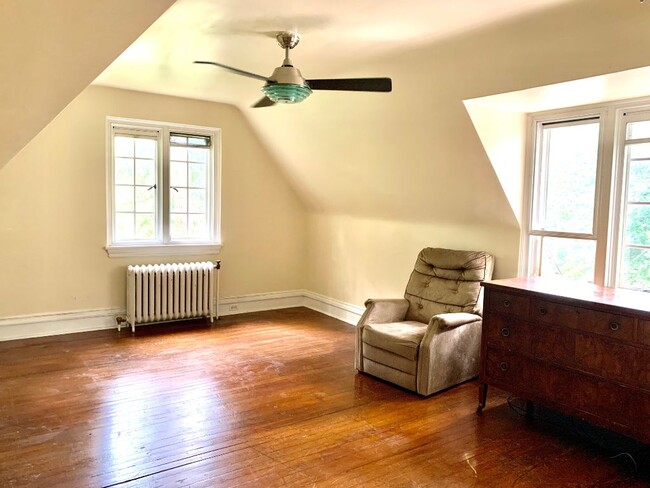 Building Photo - 526 Greystone Rd