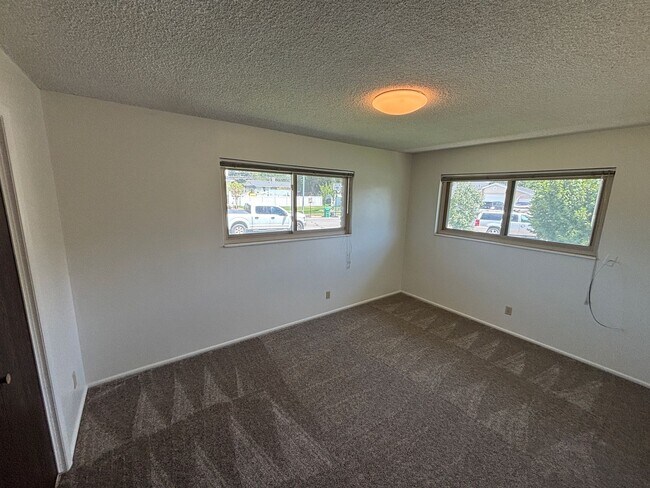 Building Photo - Nice Rambler home with a finished basement in desirable neighborhood