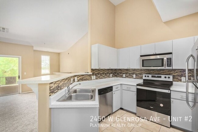Building Photo - 2450 W Glenrosa Ave