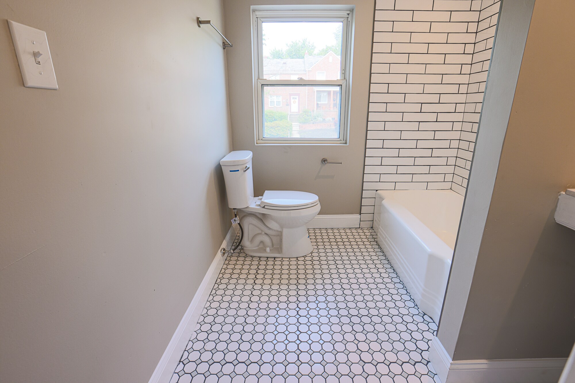 Upstairs Hall Bath - 3825 Rexmere Rd