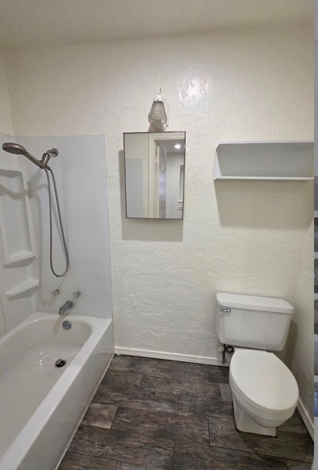 Building Photo - 3 bedroom 1 bath