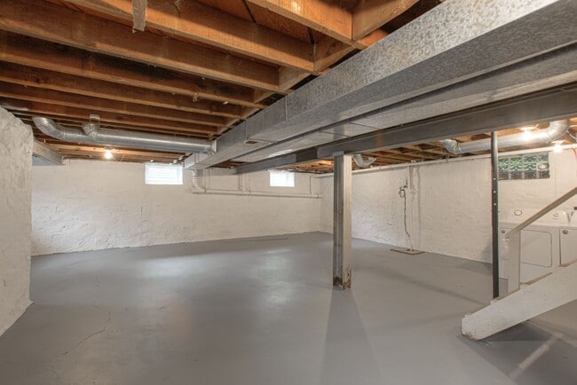 Building Photo - 1020 S 55th St