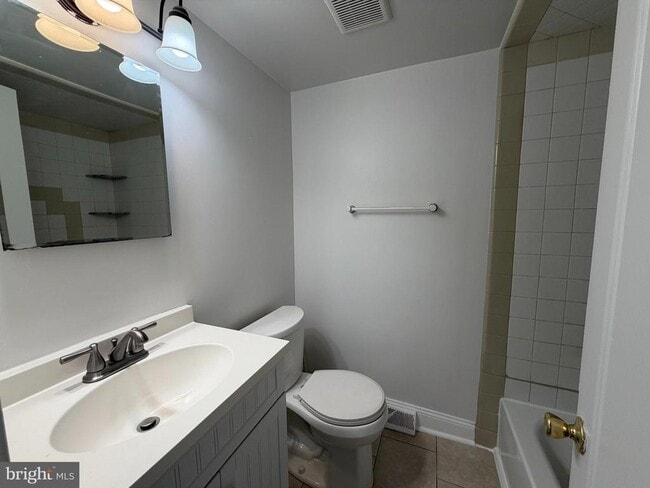 Building Photo - 132 N Church St