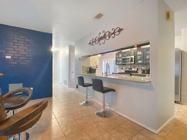 Building Photo - Beautifully Maintained 3 bedoom 2 bath Rental Home that Blends Comfort, Modern Convenience, and T...