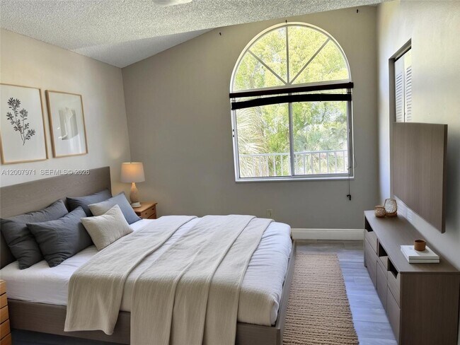 Building Photo - 10420 SW 158th Ct