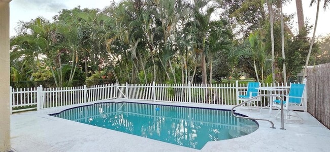 Building Photo - 661 Lake Wellington Dr