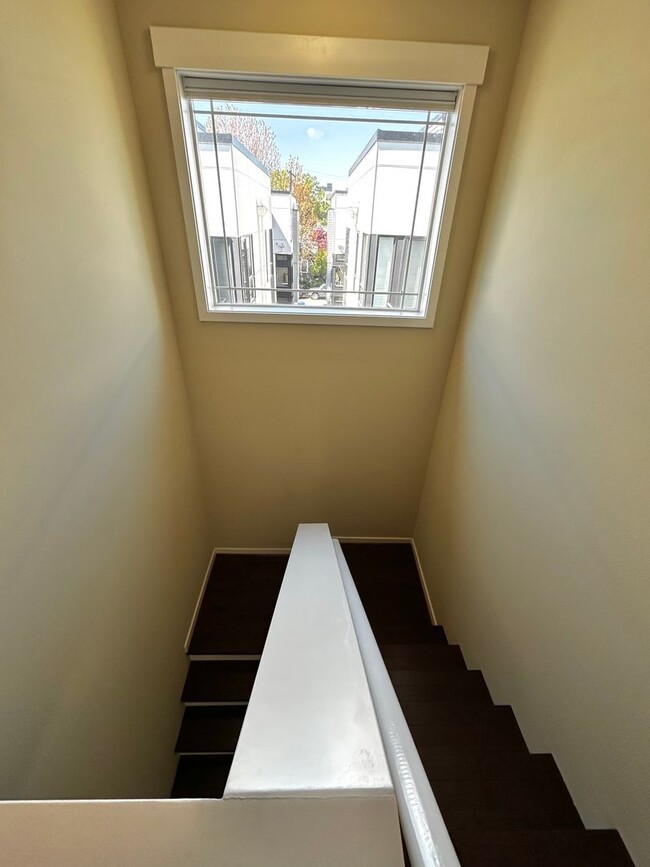 Building Photo - Beautiful, Luminous 2BR | 2.5BA in the Hea...