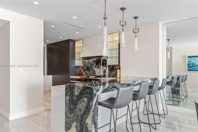 Building Photo - 17901 Collins Ave