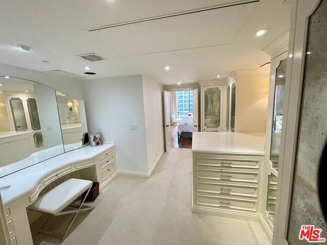 Building Photo - 10660 Wilshire Blvd