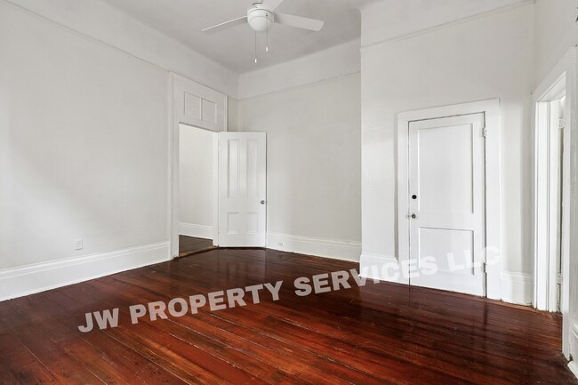 Building Photo - 2332 Ursulines Ave