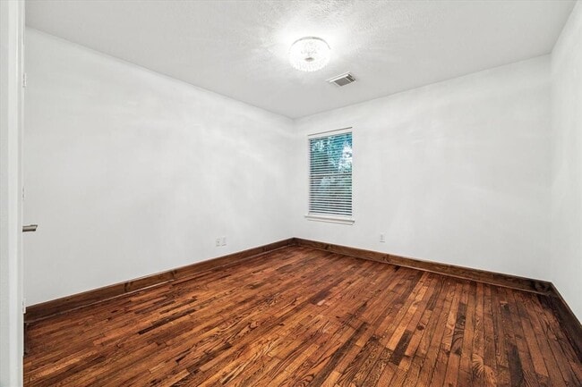 Building Photo - 227 Blushwood Pl