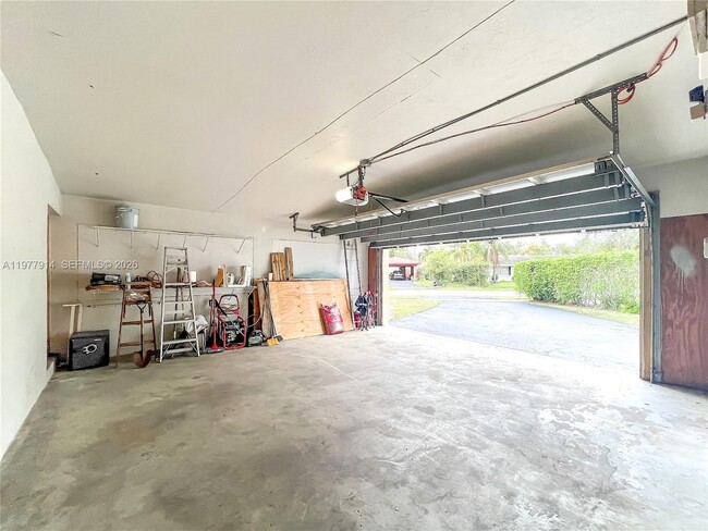 Building Photo - 192 SW 62nd Terrace