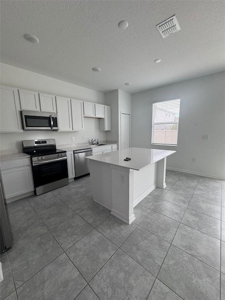 Building Photo - 2667 Skyline Lp