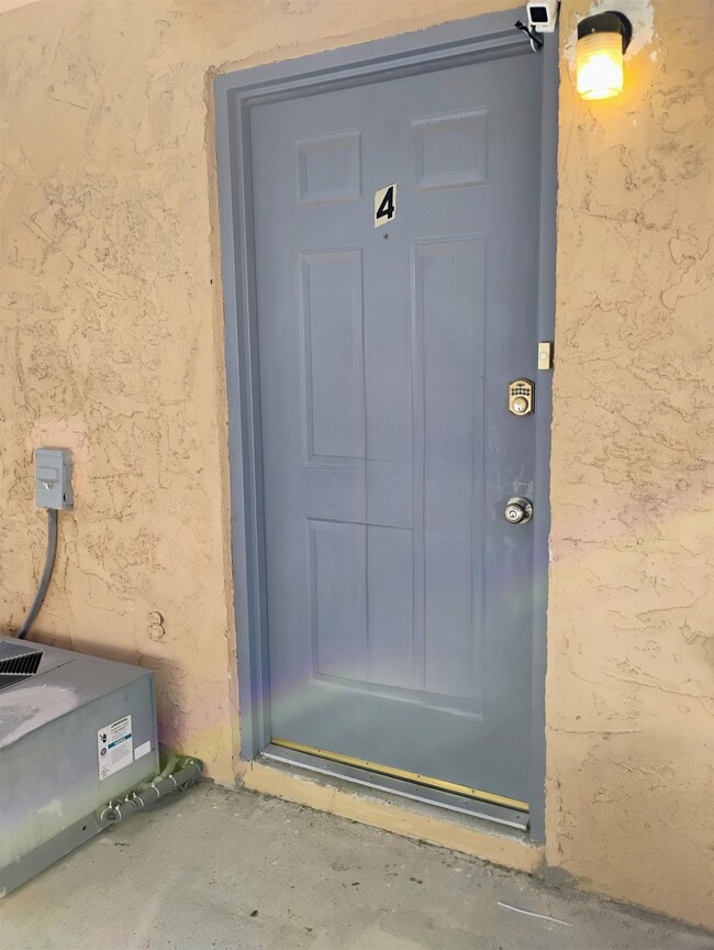 Building Photo - 710 W Cantu Rd