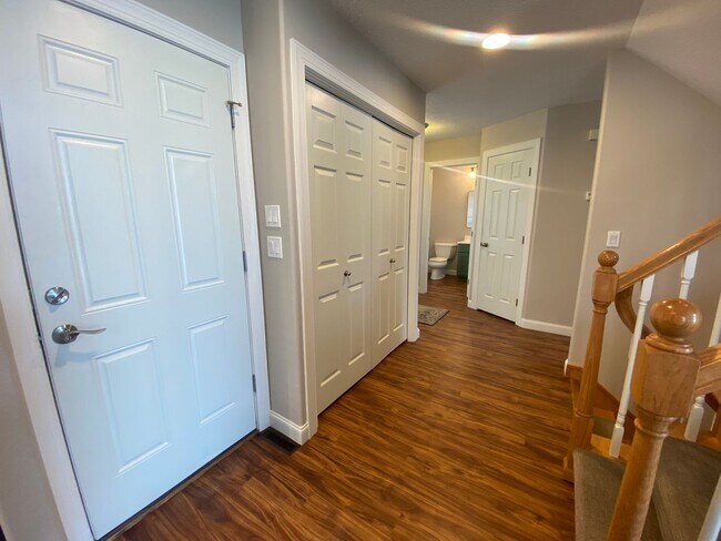 Building Photo - A RELAXING RETREAT - 3 bd/2.5 bath Twin Home for Rent