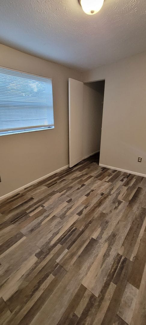 Building Photo - 2 BEDROOM 1 BATH DUPLEX CLOSE TO USF AND BUSCH GARDENS