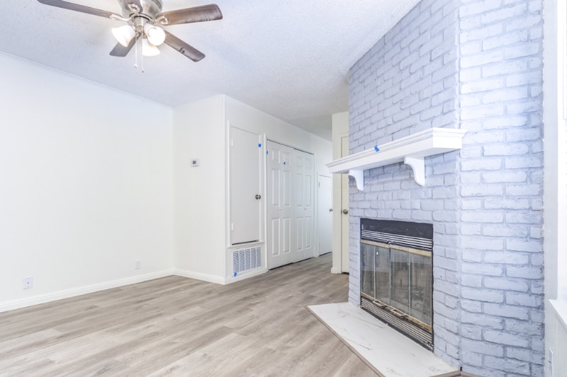 Building Photo - 3 Amanda