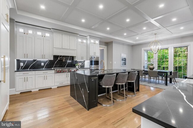 Building Photo - 7002 River Oaks Dr