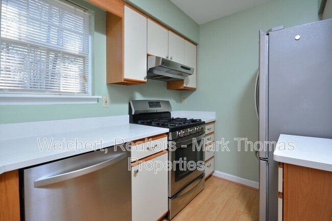 Building Photo - 425 Summerwalk Cir