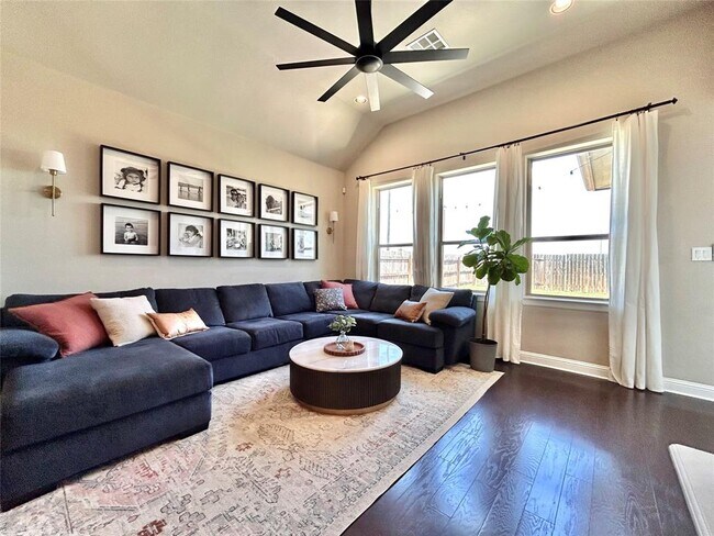 Building Photo - 7001 Etna Way