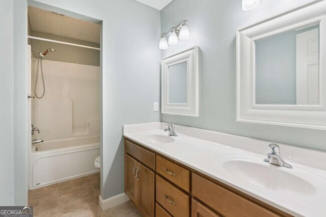 Building Photo - 106 Buntin St