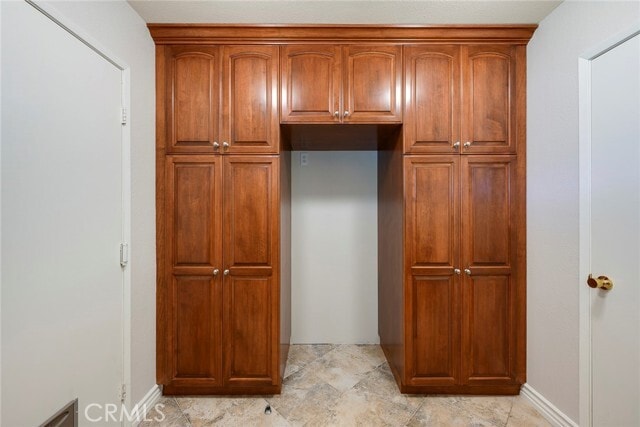 Building Photo - 5921 Country View Dr