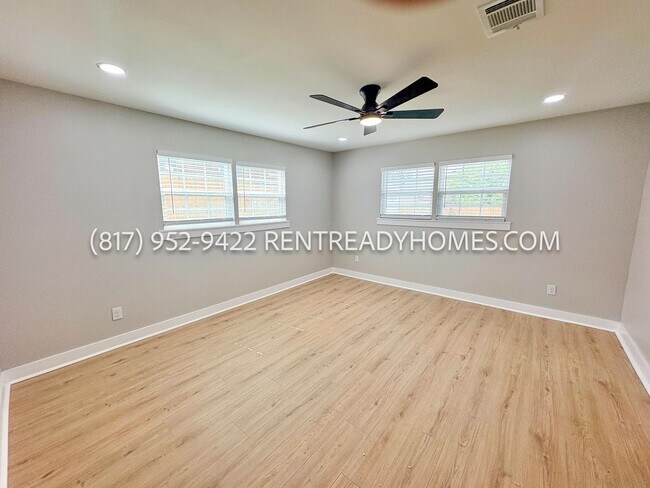 Building Photo - 607 Lake View Dr