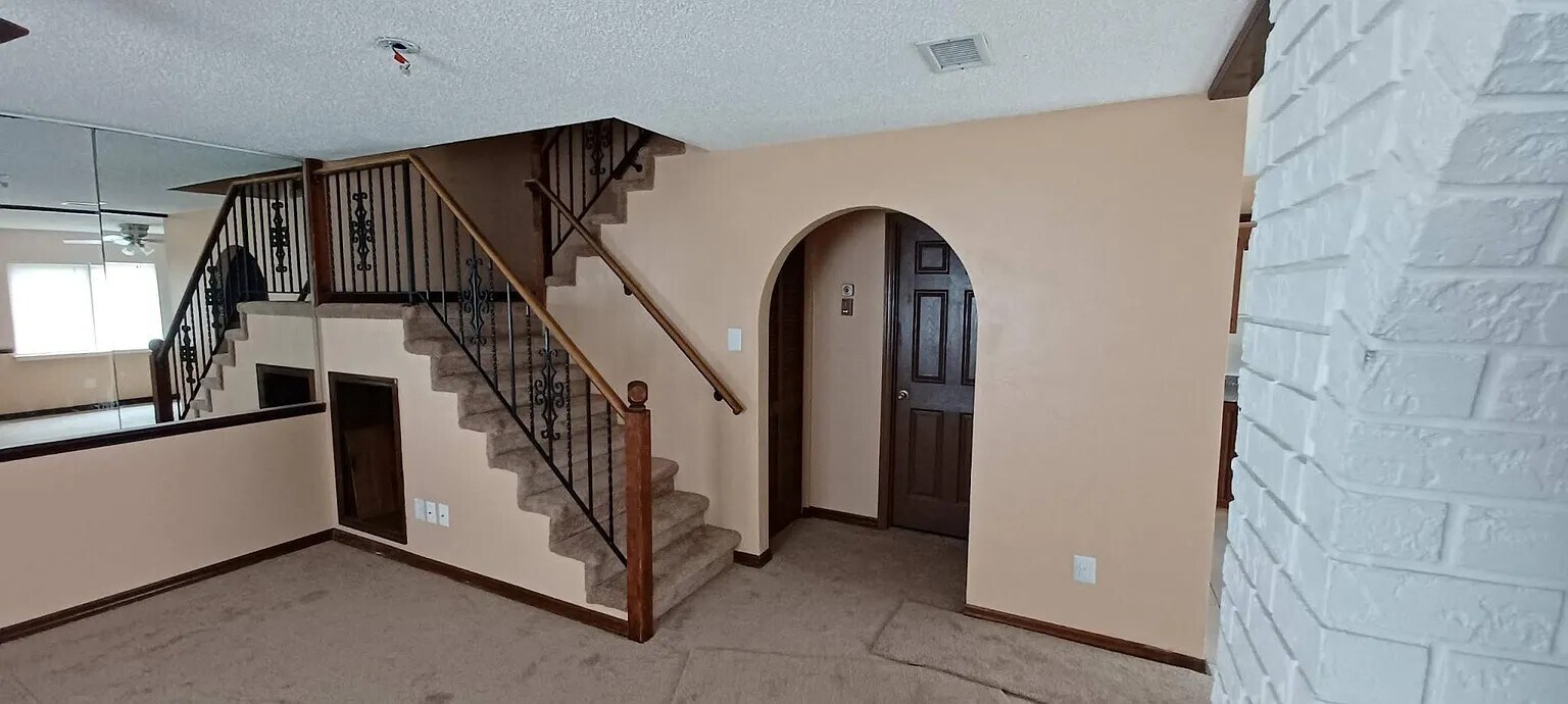 Building Photo - 2111 Oak Meadow Cir