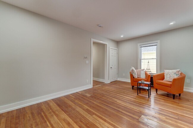 Building Photo - Newly Renovated Single Family available Now!