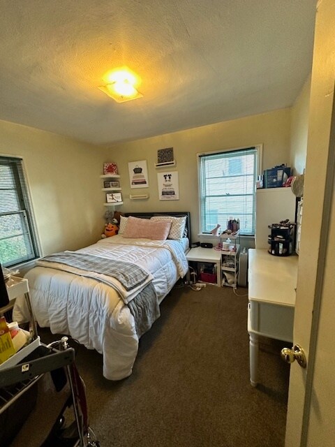 Building Photo - 965 NE C St