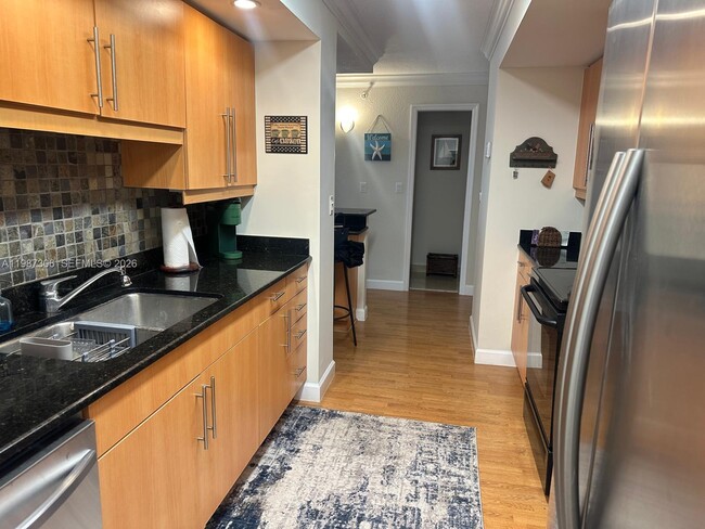 Building Photo - 6917 Collins Ave