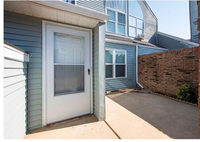 Building Photo - 9811 River Birch Dr