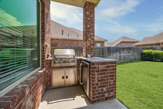Building Photo - 18311 Windspring Falls Ln