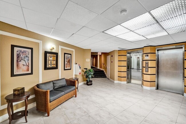 Building Photo - 3800 N Hills Dr