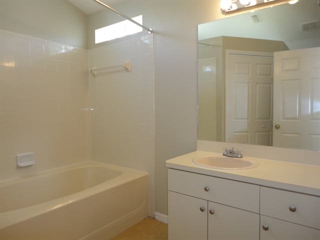 Building Photo - 13137 Carrollwood Creek Dr