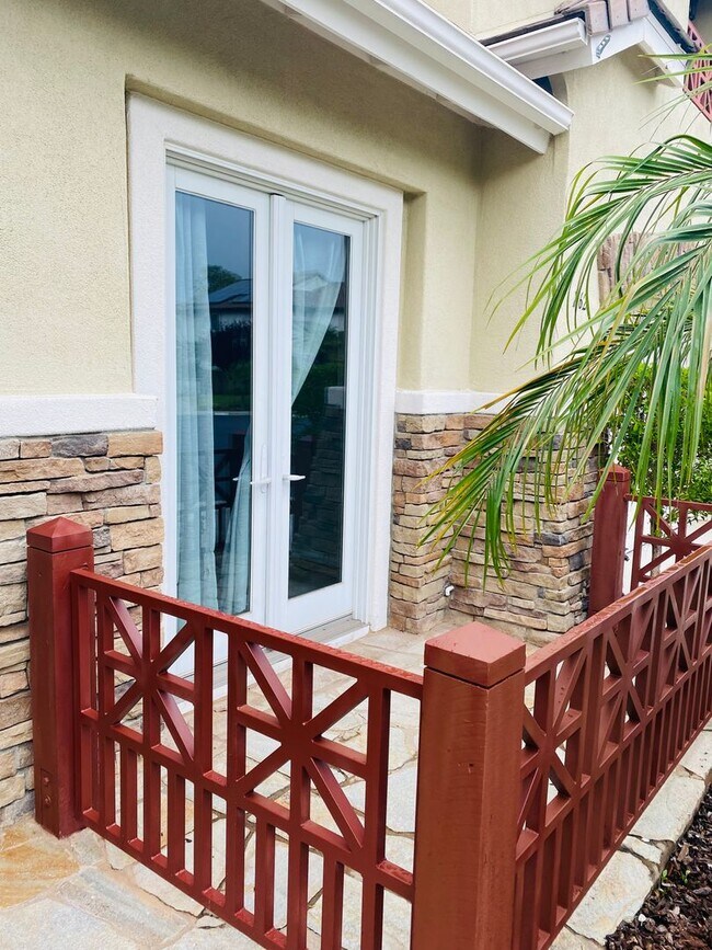 Building Photo - Spacious Encinitas home with open layout, upgraded kitchen, and private backyard