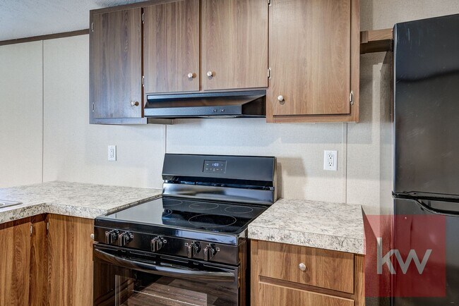 Building Photo - Chestnut St 119/Whispering Hills MHP