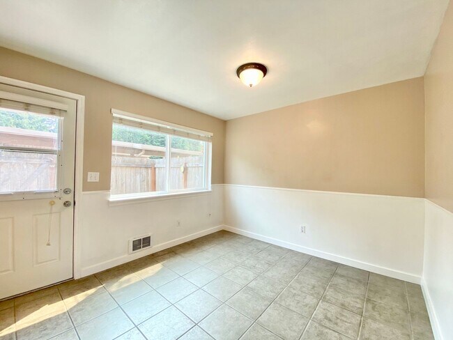 Building Photo - 12251 SE 59th St