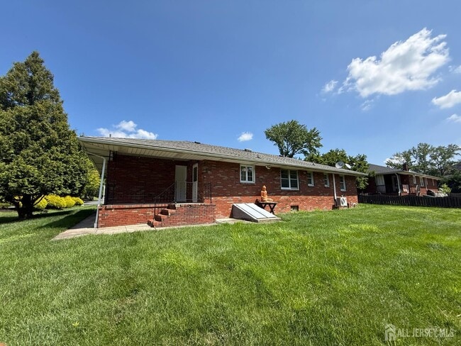Building Photo - 849 New Dover Rd