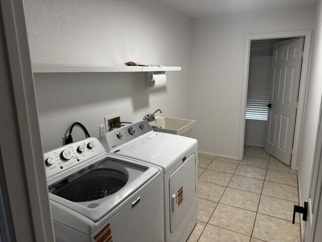 Building Photo - 9191 White Rd