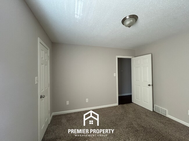 Building Photo - 4566 Kings Grant Dr