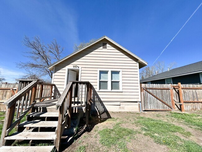 Building Photo - 2 BED, 1 BATH HOUSE