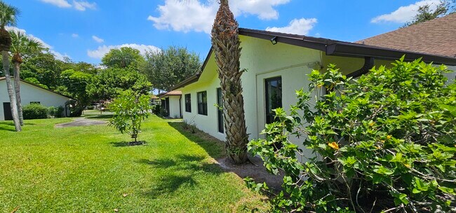 Building Photo - 3298 Shadow Wood Dr