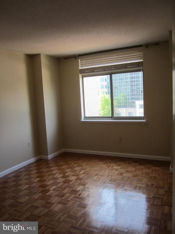 Building Photo - 7111 Woodmont Ave