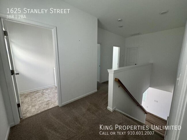 Building Photo - 1625 Stanley St