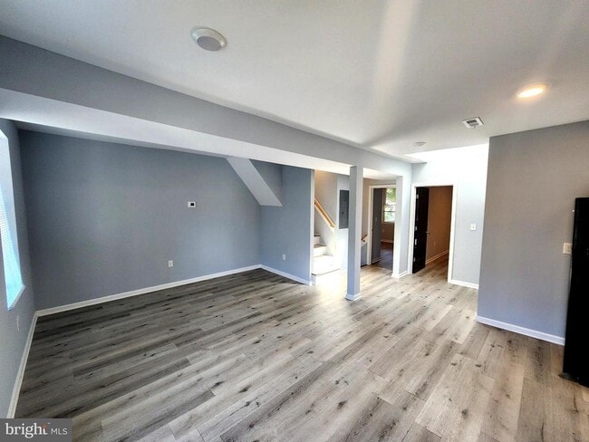 Building Photo - 352 E University Pkwy