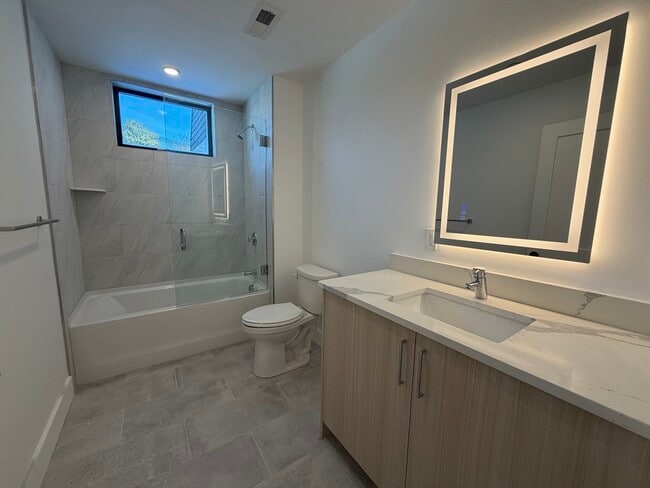 Building Photo - 1060 Main St