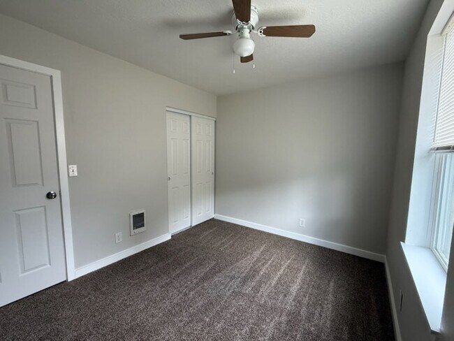 Building Photo - OWN920