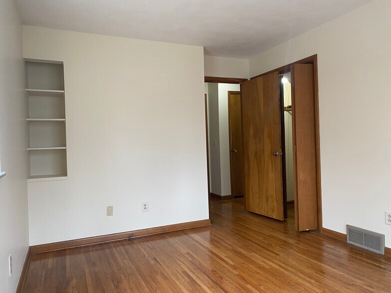 Bedroom #2 - 3933 Clareridge Dr